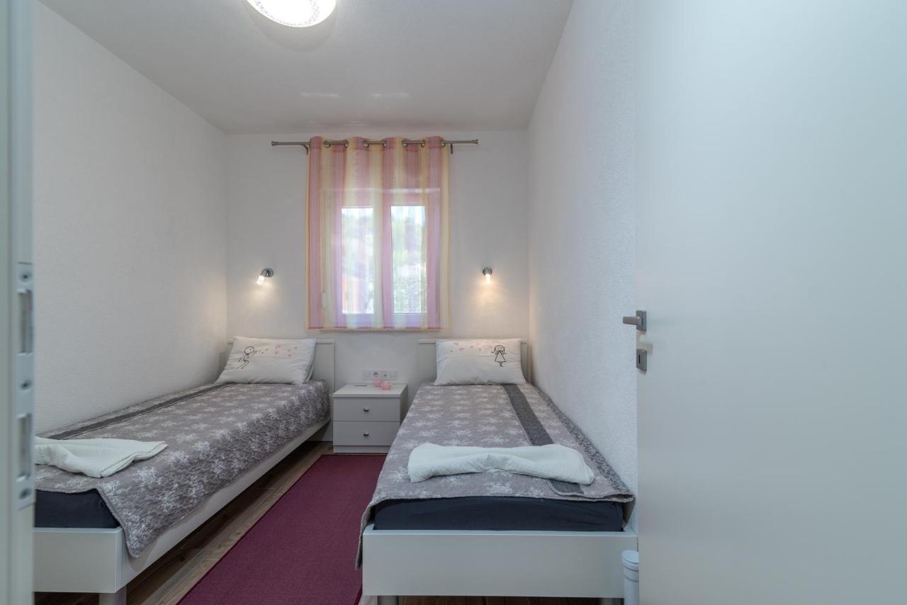 Apartment Gagula With Jacuzzi Trogir Ngoại thất bức ảnh