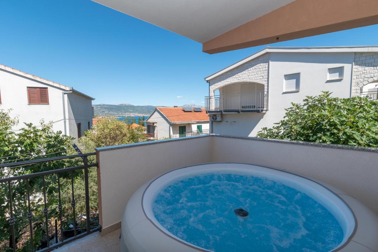 Apartment Gagula With Jacuzzi Trogir Ngoại thất bức ảnh