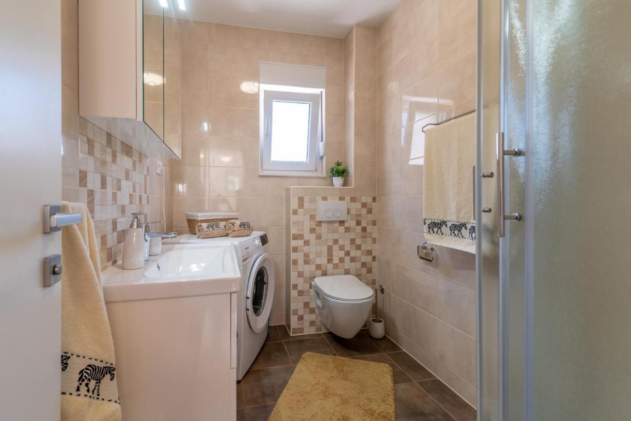 Apartment Gagula With Jacuzzi Trogir Ngoại thất bức ảnh