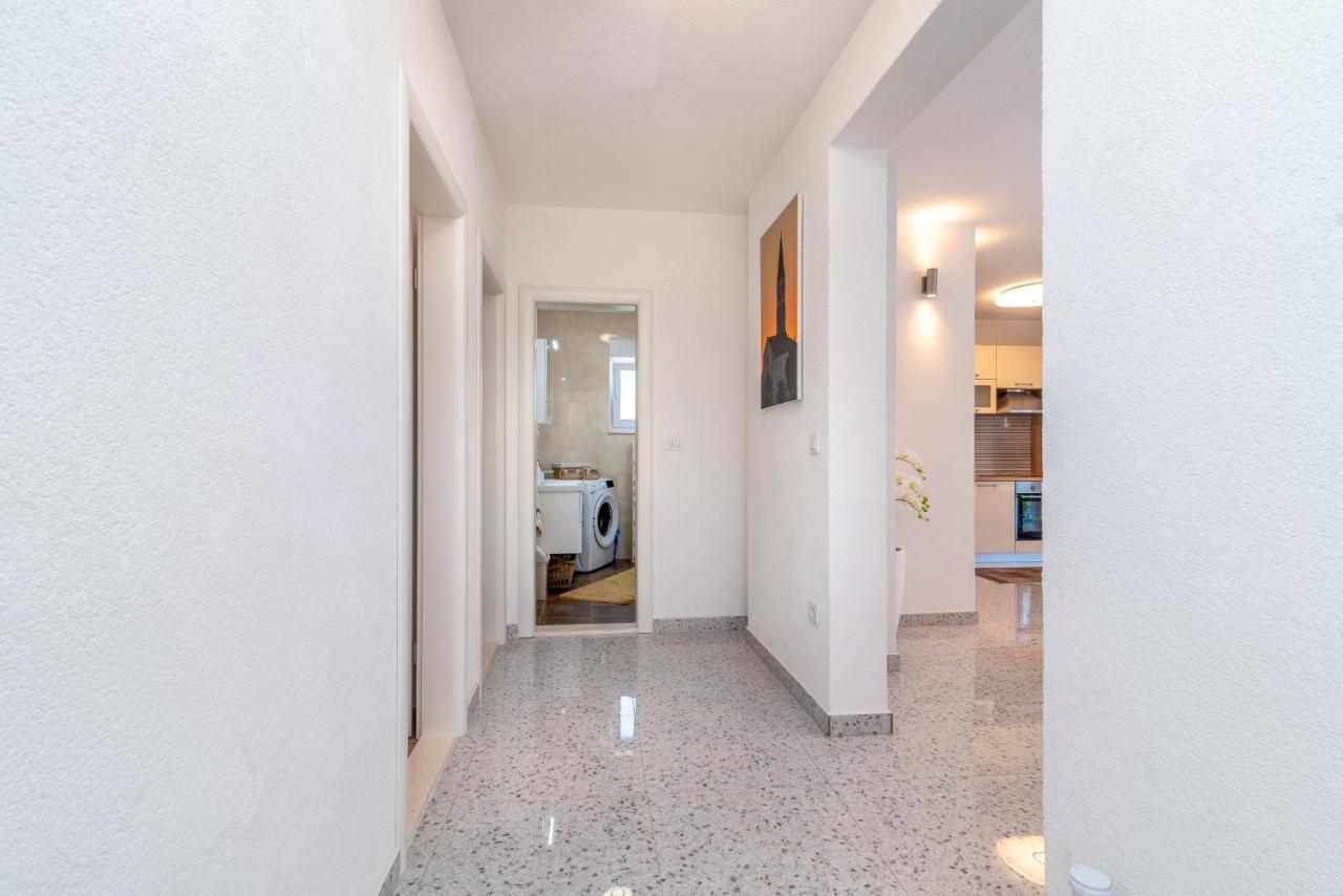 Apartment Gagula With Jacuzzi Trogir Ngoại thất bức ảnh