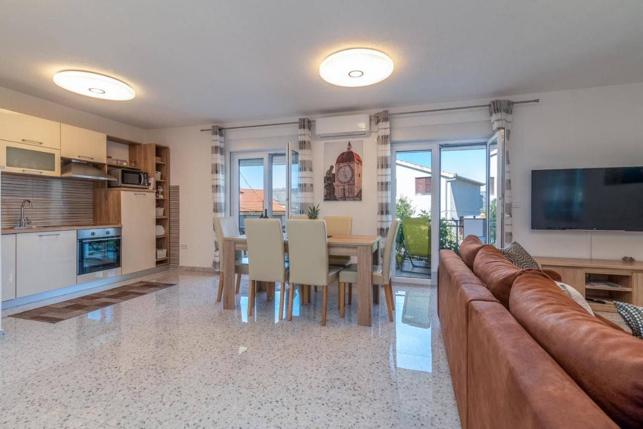 Apartment Gagula With Jacuzzi Trogir Ngoại thất bức ảnh
