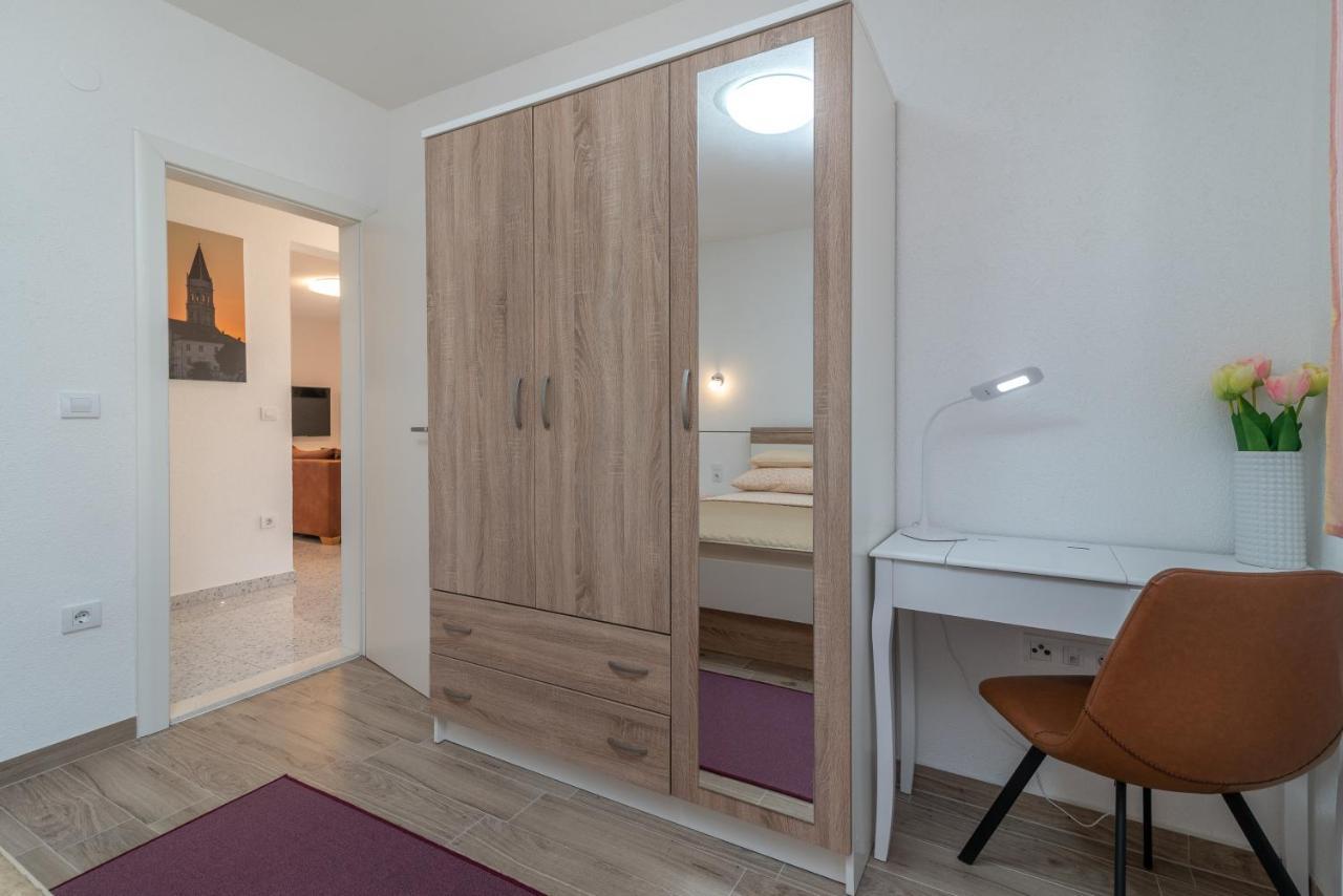 Apartment Gagula With Jacuzzi Trogir Ngoại thất bức ảnh