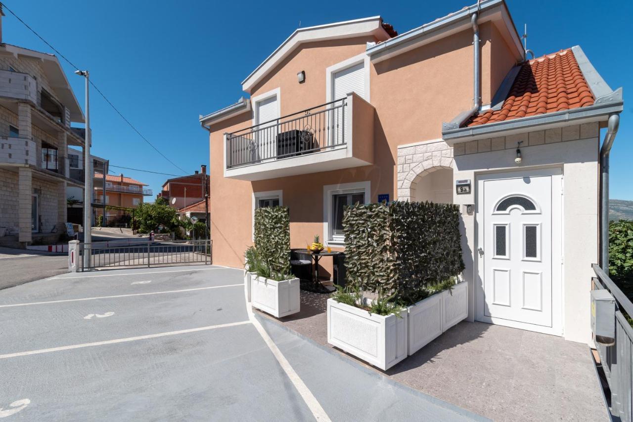 Apartment Gagula With Jacuzzi Trogir Ngoại thất bức ảnh