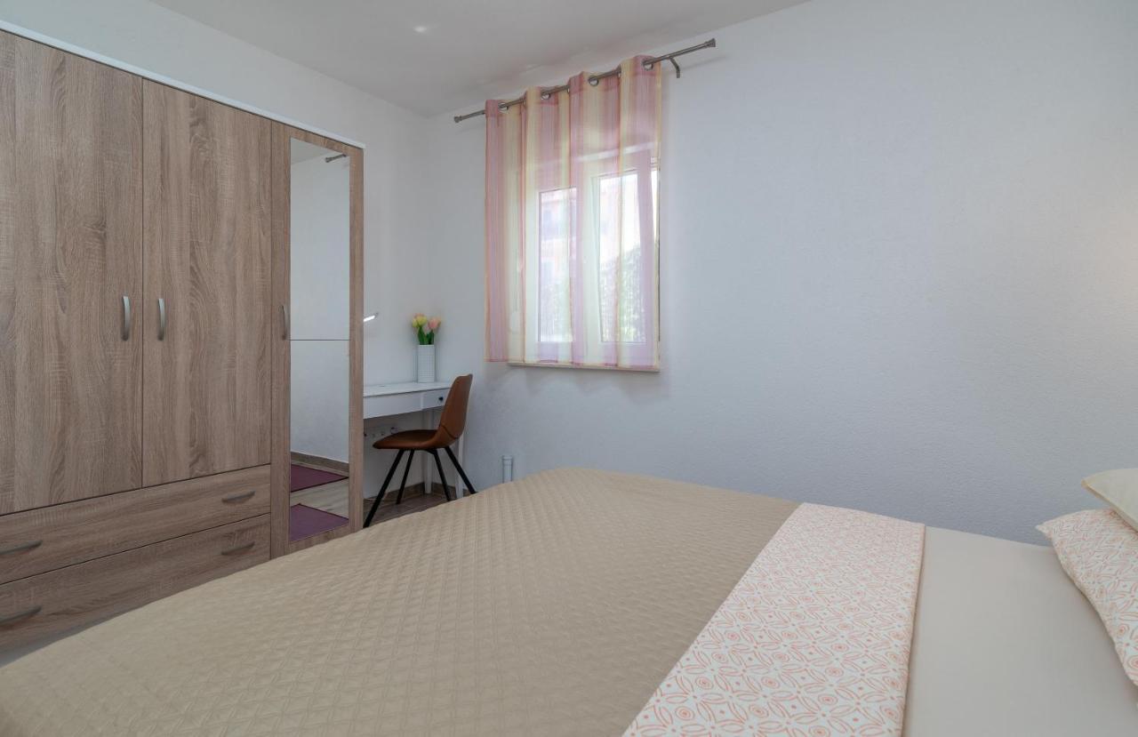 Apartment Gagula With Jacuzzi Trogir Ngoại thất bức ảnh
