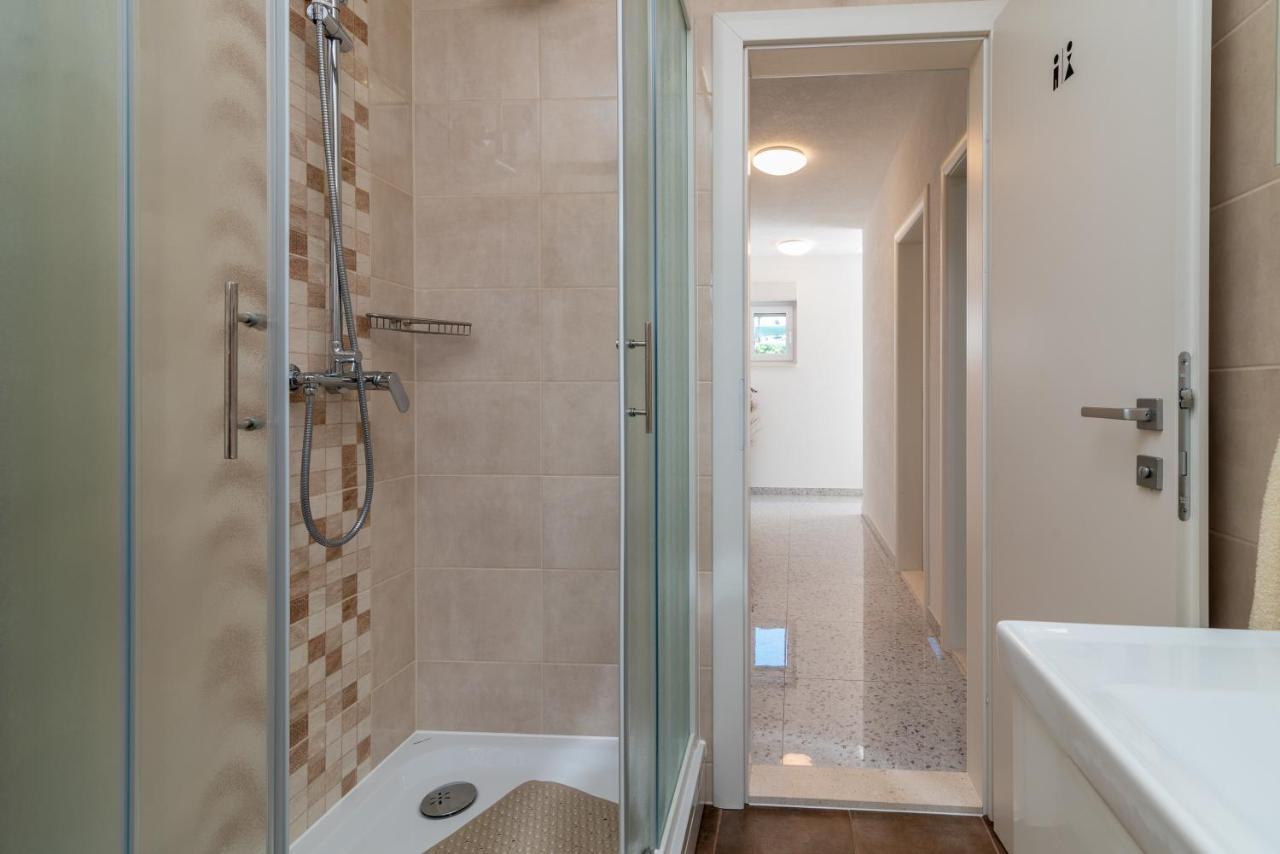 Apartment Gagula With Jacuzzi Trogir Ngoại thất bức ảnh