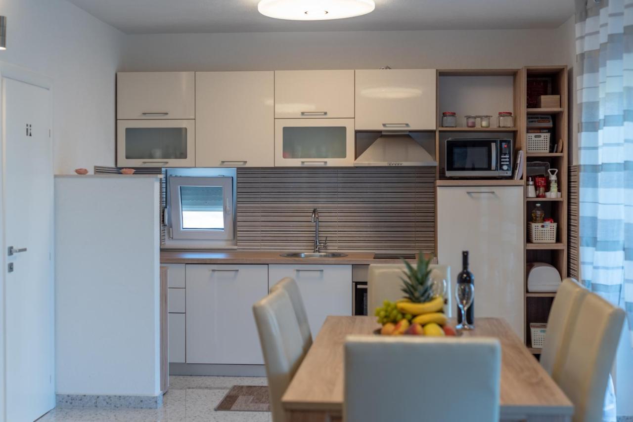 Apartment Gagula With Jacuzzi Trogir Ngoại thất bức ảnh