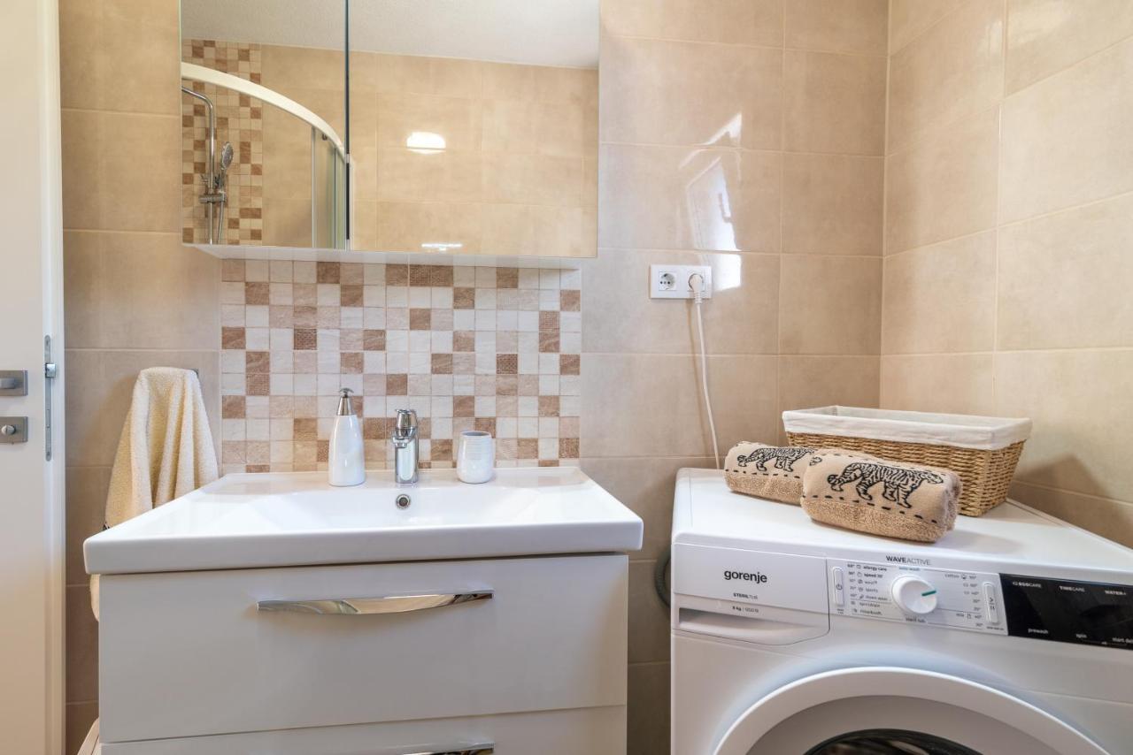 Apartment Gagula With Jacuzzi Trogir Ngoại thất bức ảnh