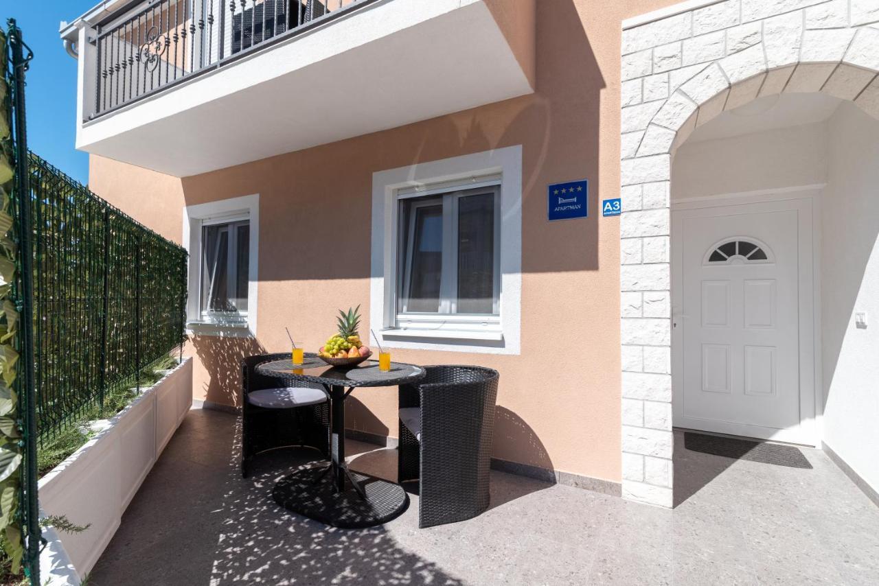 Apartment Gagula With Jacuzzi Trogir Ngoại thất bức ảnh